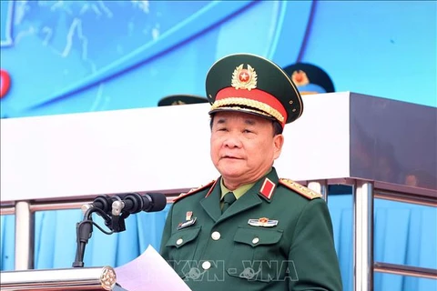 Senior Lieutenant General Hoang Xuan Chien, Deputy Minister of National Defence and head of the steering committee for the expo, speaks at the final rehearsal. (Photo: VNA)