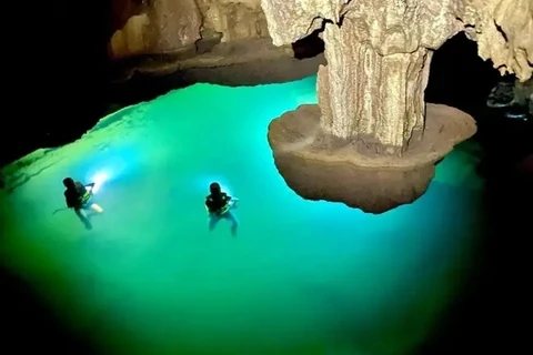 Se ha descubierto un nuevo lago dentro de la prístina cueva Thung dentro del Parque Nacional Phong Nha-Ke Bang, declarado Patrimonio Natural de la Humanidad, en la provincia de Quang Binh. (Foto: VNA)