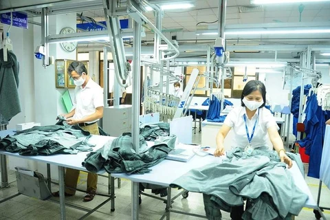 El sector textil y de prendas de vestir ve señales optimistas en mayo y los primeros cinco meses. (Foto: VNA)