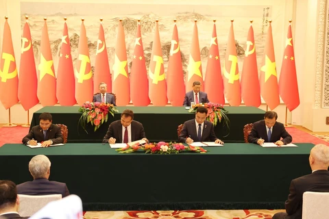 Vietnam y China firman 14 documentos de cooperación (Parte 1)