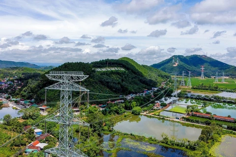 Línea de transmisión eléctrica completada a una velocidad notable