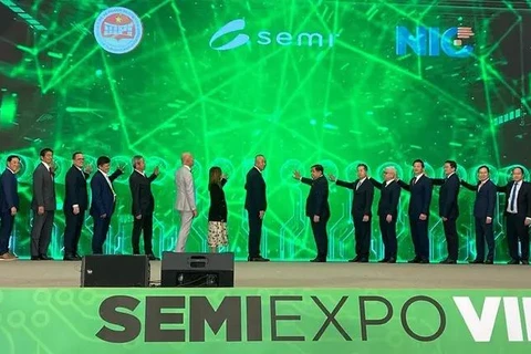 Efectúan primera exposición internacional de industria de semiconductores de Vietnam. (Fuente: VNA)