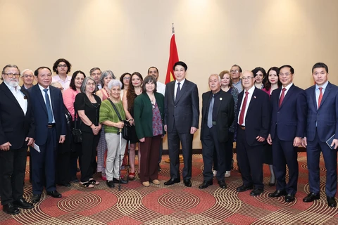 President Luong Cuong and delegates (Photo: VNA)