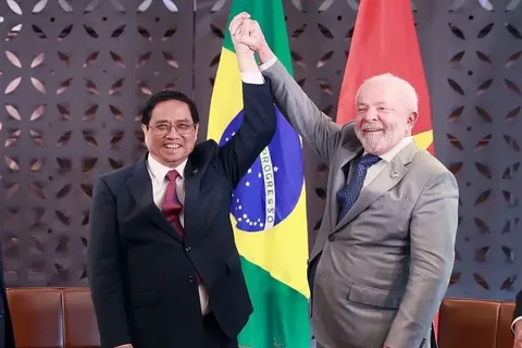 Le Premier ministre Pham Minh Chinh (gauche) et le président brésilien Luiz Inácio Lula da Silva, en mai 2023. Photo: VNA