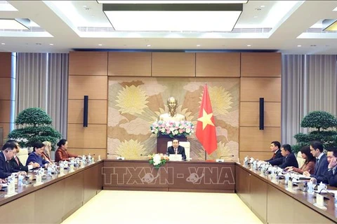 Le président de l’Assemblée nationale Trân Thanh Mân reçoit des ambassadeurs et chargés d'affaires des pays de l'ASEAN et du Timor-Leste. Photo: VNA