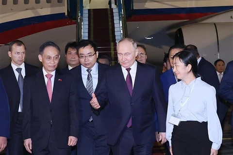 Le président russe Vladimir Poutine à l'aéroport international de Nôi Bai, à Hanoï en juin 2024. Photo: VNA