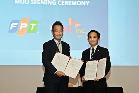 Le fournisseur sud-coréen de services informatiques SK C&C signe un protocole d'accord avec FPT IS, membre du groupe vietnamien FPT, pour coopérer à l'expansion des critères ESG (Critères environnementaux, sociaux et de gouvernance) dans les entreprises. Photo: VNA