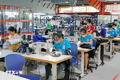 L'économie vietnamienne a connu une reprise positive après la pandémie, notamment en termes d'exportations et d'attraction d'investissements directs étrangers (IDE). Photo: VNA