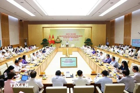 Conférence entre les Comités chargés des affaires du Parti au sein du gouvernement et de l'Asseemblée nationale sur les préparatifs de la 8e session de l’organe législatif. Photo: VNA