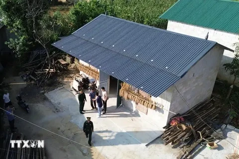 Une nouvelle maison construite au bourg de Tra Linh, province de Cao Bang (Nord). Photo: VNA