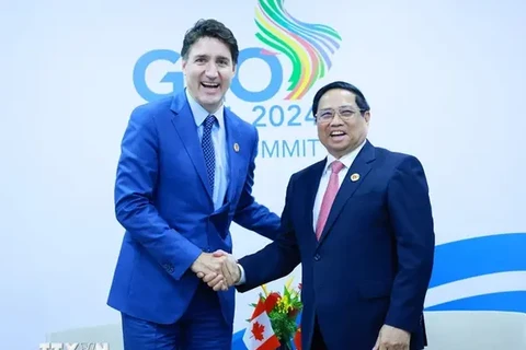 Les Premiers ministres canadien et vietnamien Justin Trudeau et Pham Minh Chinh. Photo: VNA