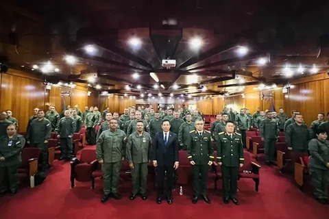 Délégués au débat. Photo: ambassade du Vietnam au Venezuela