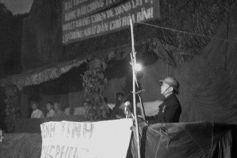 Gen. Vo Nguyen Giap speaks at a ceremony celebrating the Dien Bien Phu Victory. (File photo: VNA)