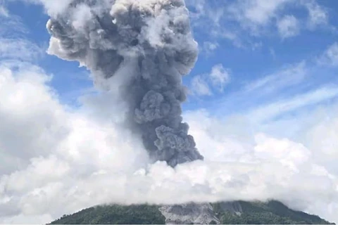 Mount Ibu, located on the island of Halmahera in North Maluku province, erupts at 11.11am (local time) on May 8. (Photo: AFP)