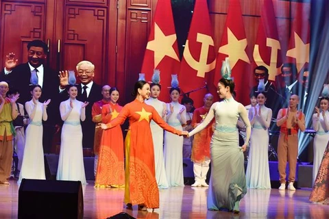 A performance at the art programme celebrating the Hanoi-Beijing friendship (Photo: VNA)