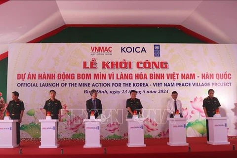 At the launching ceremony (Photo: VNA)