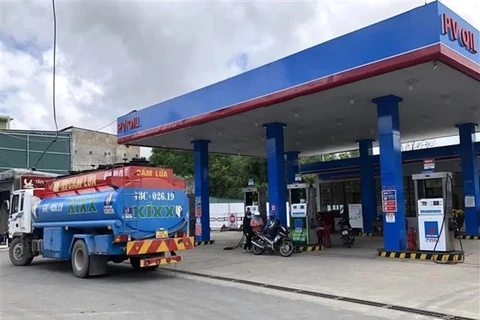 A tanker at a petrol station in Hoàng Mai district, Hanoi. (Photo: VNA)