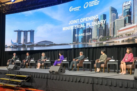 At the Joint Opening of the CleanEnviro Singapore and Singapore International Water Week (Photo: VNA)