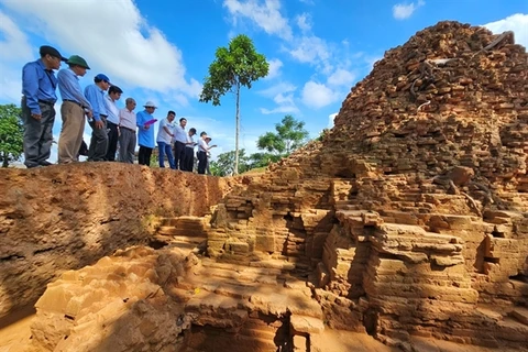 A large number of artefacts have been unearthed after more than two months of explorations and excavations which were conducted by archeologists and experts from the Department of Culture and Sports of Thua Thien-Hue province in collaboration with the National Museum of History. (Photo: baothuathienhue.vn)