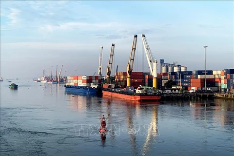 Goods exporting through Binh Duong port, Binh Thang ward, Di An town, Binh Duong province (Photo: VNA)