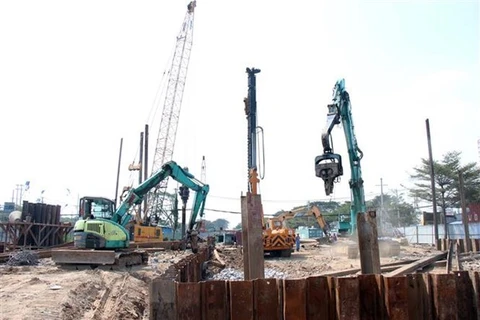 Construction of Nguyen Van Linh - Nguyen Huu Tho intersection tunnel project in HCM City’s District 7. (Photo: VNA)