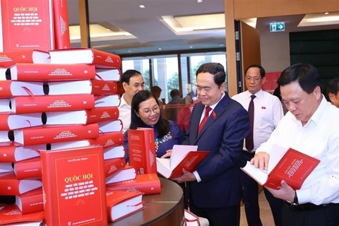 NA Chairman Tran Thanh Man visits a display area of the book (Photo: VNA)