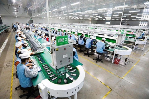 Workers at an electronics company. (Photo: vneconomy.vn)