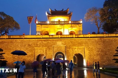 Hanoi's Thang Long Imperial City by night (Photo: VNA)