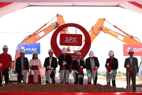 Authorities at the ground-breaking ceremony for an automated sorting centre of express delivery company SPX held on July 16 in Binh Duong province. (Photo: VNA)