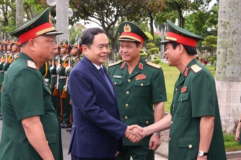 NA Tran Thanh Man and leaders of the Command of Military Region 3 (Photo: VNA)