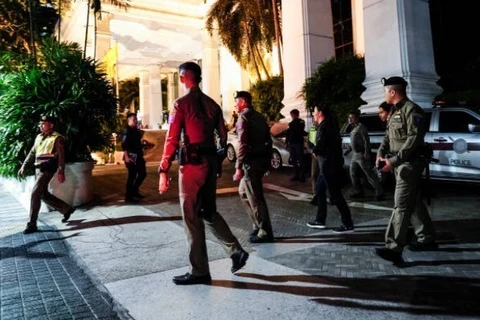 Thai police come to the site on July 16 (Photo: Getty Images/VNA)