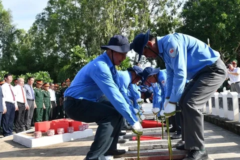 At the reburial cerremony in An Giang (Photo: VNA)