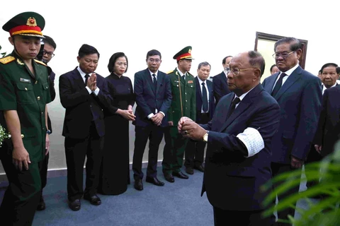 A CPP delegation led by Honorary President Samdech Heng Samrin at the ceremony (Photo: VNA)