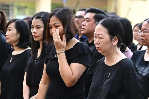 People from all walks of life are present at the National Funeral Hall in Hanoi to pay homage to Party General Secretary Nguyen Phu Trong (Photo: VNA)