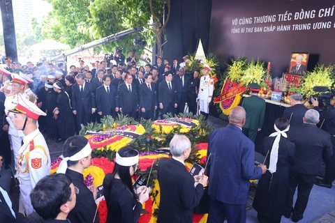 At the burial ceremony for General Secretary of the Communist Party of Vietnam Central Committee Nguyen Phu Trong at Mai Dich Cemetery in Hanoi on July 26. (Photo: VNA)