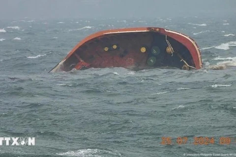 the capsized MT Terra Nova oil tanker off Manila Bay on July 25 (Photo: MSN/VNA)