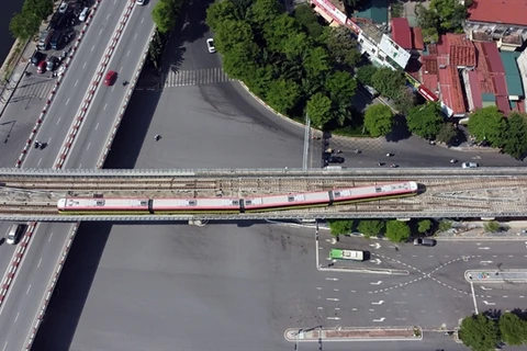 A train in trial run on the Nhon-Hanoii Station metro line. (Photo: VNA)