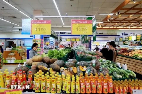 People shop at Co.opmart supermarket in Hanoi (Photo: VNA)