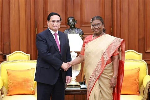 PM Pham Minh Chinh (L) and Indian President Droupadi Murmu (Photo: VNA)