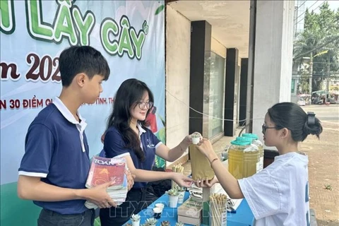 The “Books for trees” programme 2024 draws a large number of youngsters (Photo: VNA)