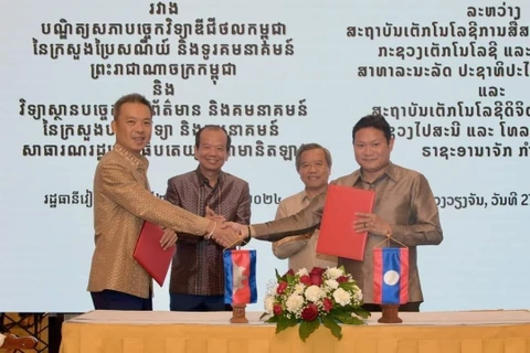 A memorandum of understanding (MoU) on human resources development in the digital technology industry has been signed between the Institute of Information and Communication Technology of Laos and Cambodia Academy of Digital Technology (Photo: VNA)