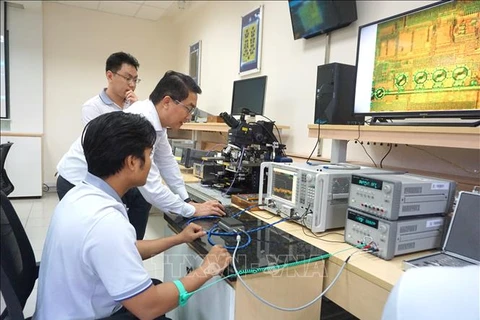 Inside a microcircuits lab in Vietnam (Photo: VNA)