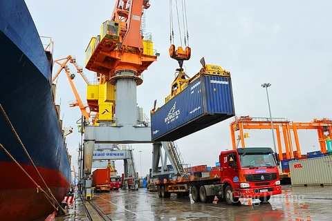 Experts forecast Vietnam could ship 410 billion USD worth of products overseas for the whole 2024. (Photo: congthuong.vn)