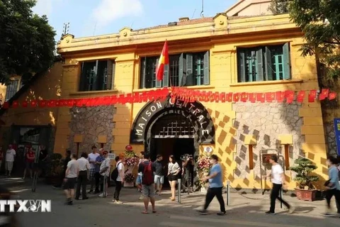 Hoa Lo prison, the “red address” to educate the younger generations on patriotism and the nation’s noble revolutionary tradition has surged in popularity. (Photo: VNA)