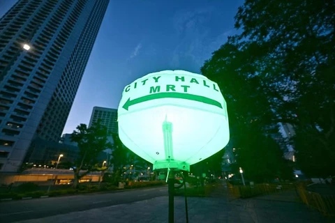 Lighted balloon directional signage (Photo: straitstimes.com)