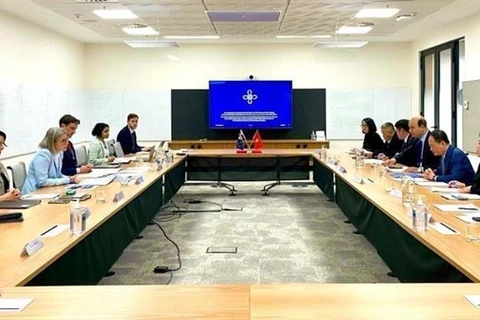 An overview of the working session between a delegation of Ministry of Science and Technology and the Australian Department of Industry, Science and Resources (Photo: VNA)