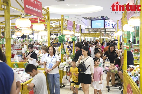 People visit the Hanoi Agriculture Fair 2024. (Photo: VNA)