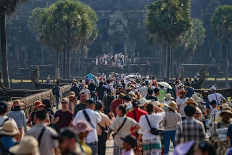 Tourists visit the Angkor Wat in Siem Reap province, Cambodia. (Photo: Xinhua)