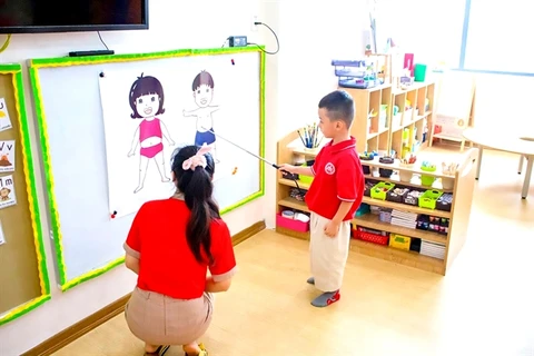 A sex education class at a kindergarten. (Photo: vov.vn) 