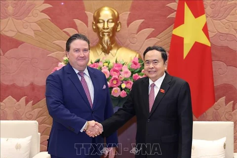 National Assembly (NA) Chairman Tran Thanh Man (right) and US Ambassador Marc Evans Knapper at their meeting in Hanoi on August 15. (Photo: VNA)